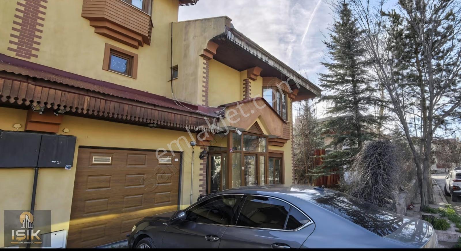 Işık Gm'den Dadaşkent Nenehatun Sitesi 5+1satılık Triplex Villa