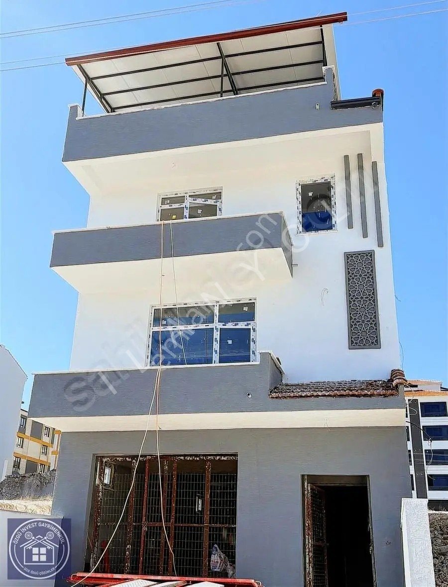 Özgü Gayrimenkul'den Zafertepe'de Satılık Villa