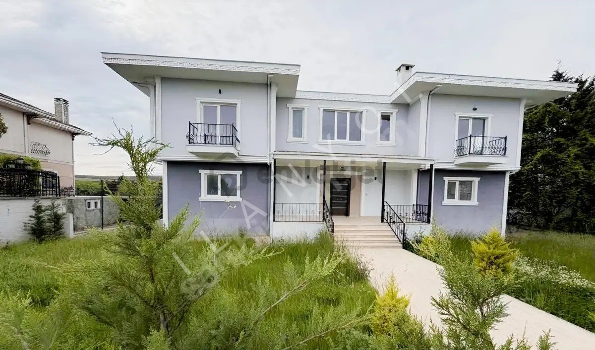 Büyükçekmece Tepekent Sitesinde Satılık Müstakil Villa