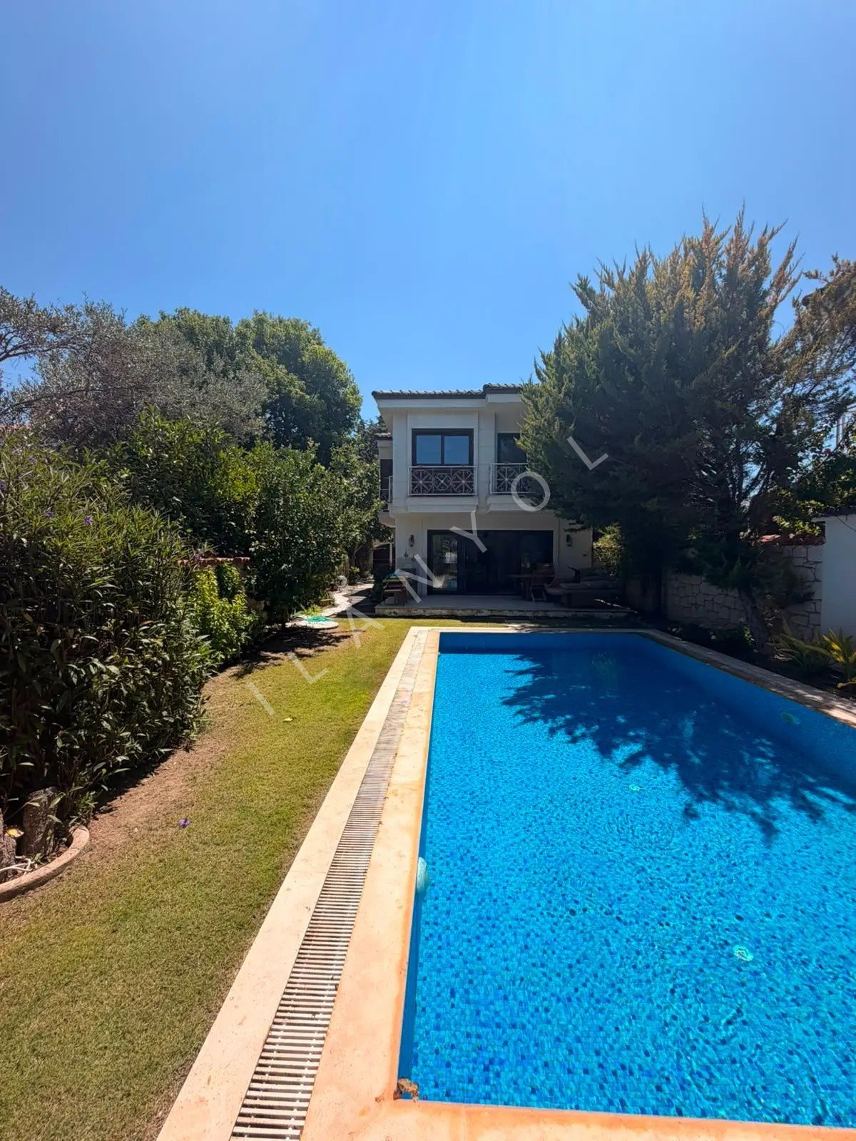 Alaçatı Gayrimenkulden Alaçatı Merkeze Ve Çamlıkyola Yakın Satılık Villa