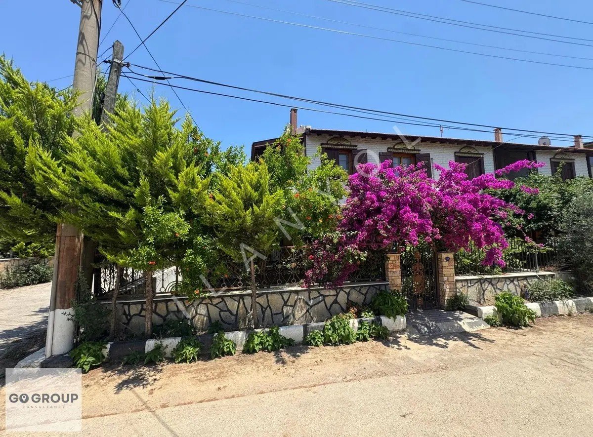 Urla Çeşmealtı Güvendikte Denize Yürüme Mesafesinde Müstakil Ev